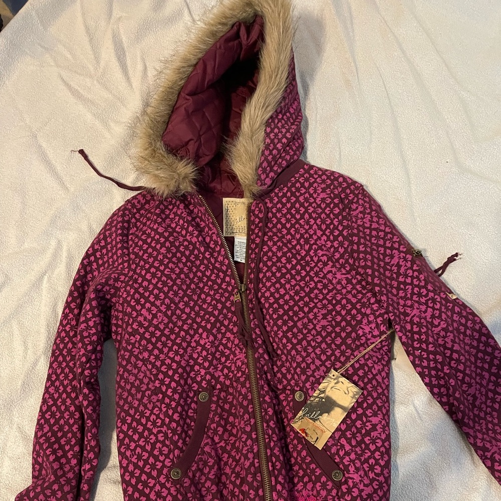 Billabong hoodie with fur hood accents size medium NWT